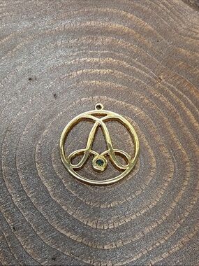 Gold 1/10 10K GF Celtic Circle Necklace Pendant with Green Stone
